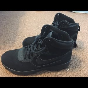 Nike Manoadome Men’s Boots